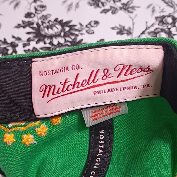 Mitchell & Ness Green and Yellow Minnesota Nort Stars Hockey Cap - Picture 9 of 9